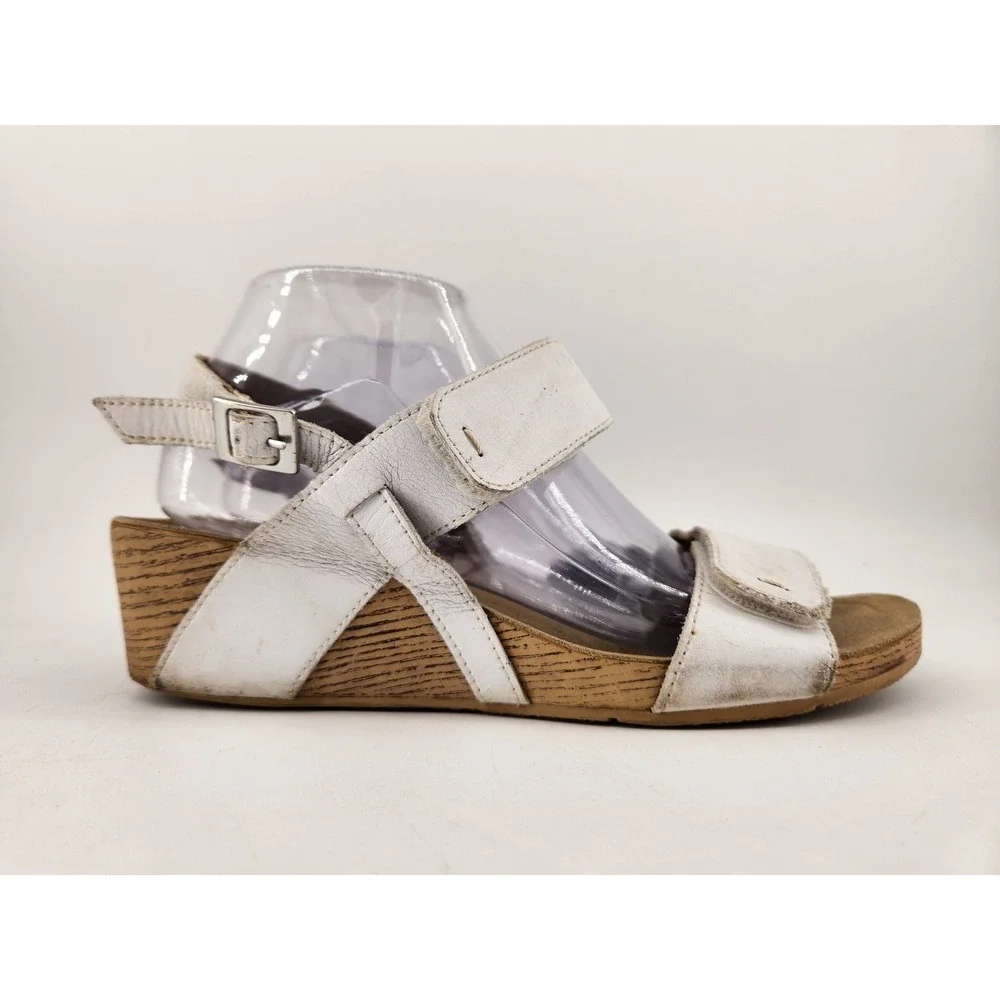 Clarks Strappy Wedge Sandals Womens 9W White Leather Adjustable Straps Slingback